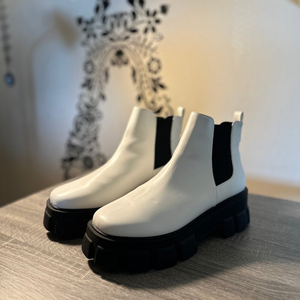 Forever 21 White Chunky Chelsea Boots – Lug Sole, Brand New